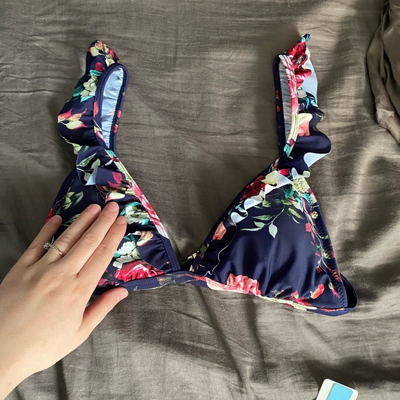 CUPSHE navy floral ruffle bikini - Picture 2 of 2
